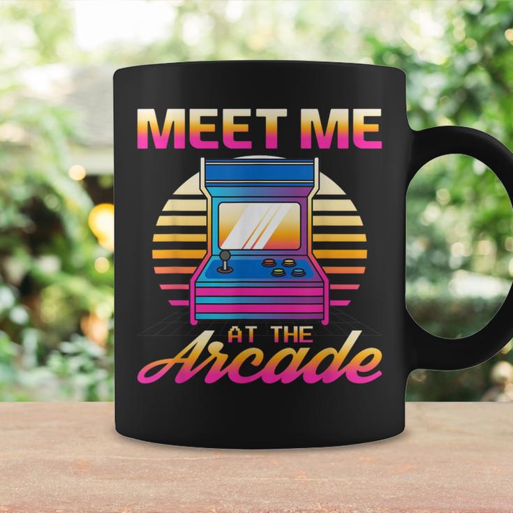 Meet Me At The Arcade Gameraporwave レトロビデオゲーム ゲーマービデオゲーム コーヒーマグ ギフトのアイデア