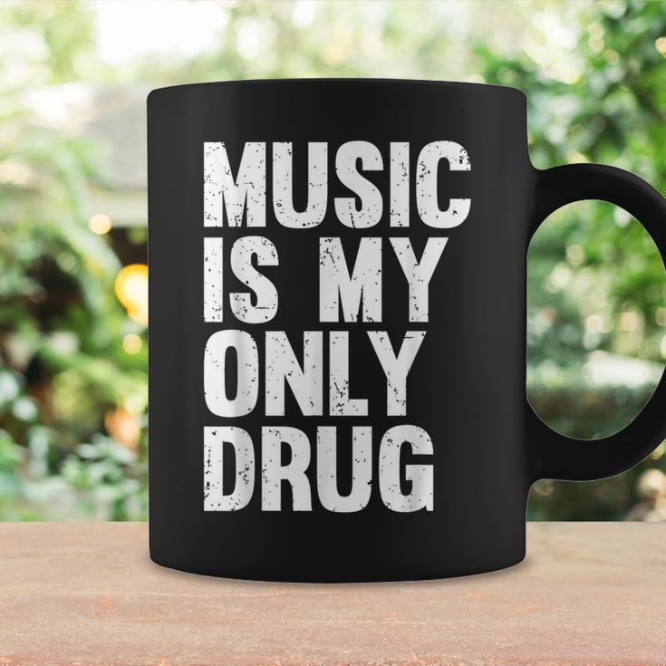 Music Is My Only Drug グラフィックプリント コーヒーマグ ギフトのアイデア