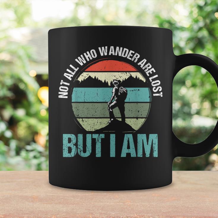 Not All Who Wander Are Lost But I Am ファニーハイキング コーヒーマグ ギフトのアイデア