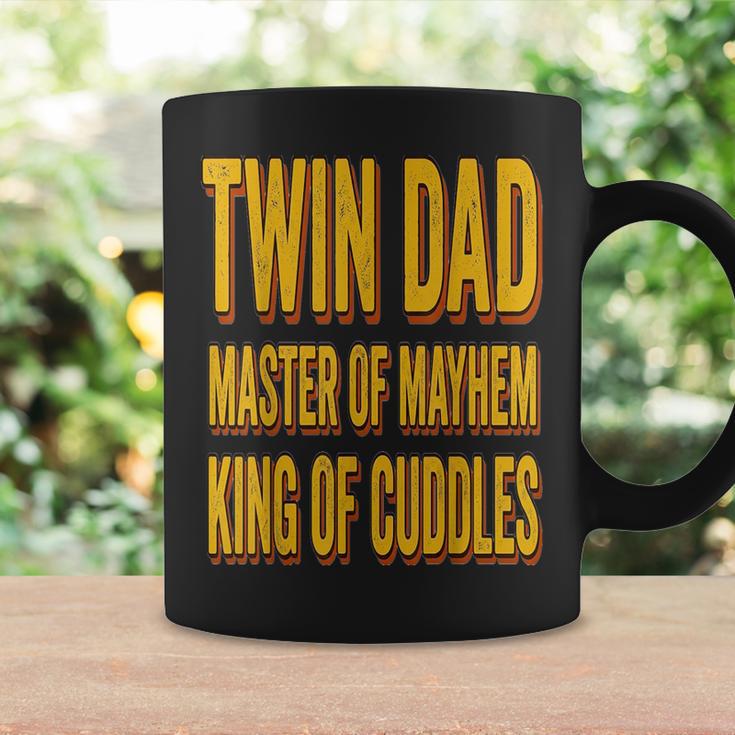 Twin Dad 父の日 ツインダッド メイヘムのマスター 抱きしめる王様 コーヒーマグ ギフトのアイデア