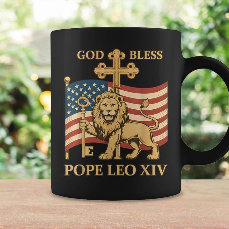 Vatican Pope Leo Xiv God Bless Pope Leo Xiv コーヒーマグ ギフトのアイデア