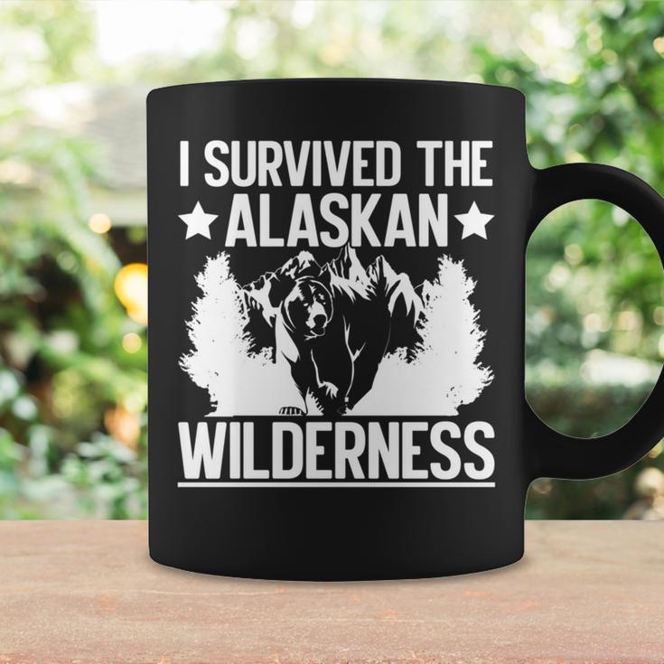 アラスカの荒野を生き延びたアラスカ 長袖tシャツ コーヒーマグ ギフトのアイデア