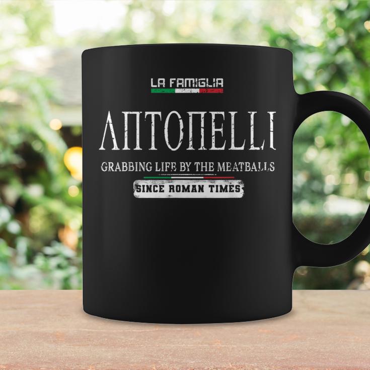 イタリアラ・ファミリア・アントネッリがミートボールで人生をつかむ コーヒーマグ ギフトのアイデア