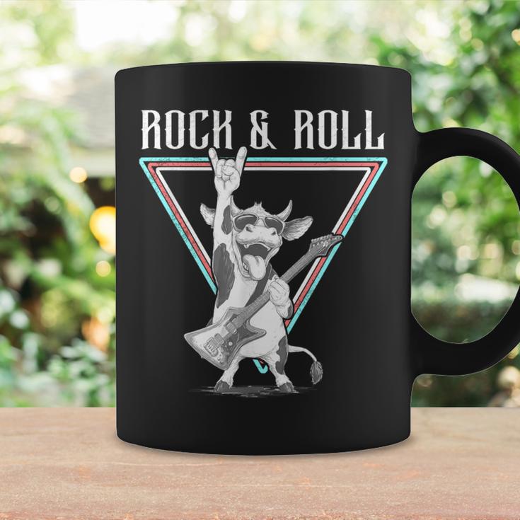 ギター付きロックンロール牛 コーヒーマグ ギフトのアイデア