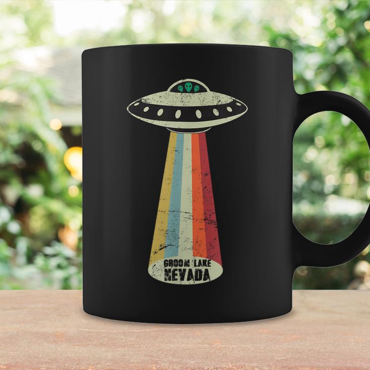 グルームネバダ湖レトロトップシークレットエリア 51 Ufo Uap エイリアン コーヒーマグ ギフトのアイデア