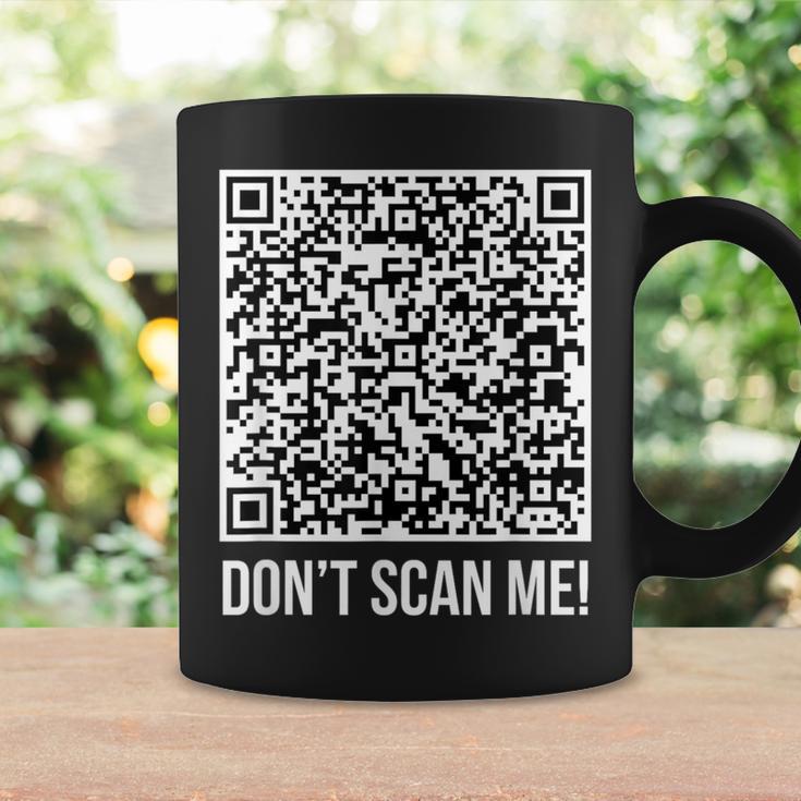 スキャンしないで！Qr スキャン・ミー・ジョーク・ファニー・ミドル・フィンガー コーヒーマグ ギフトのアイデア