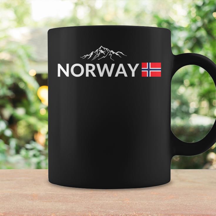 ノルウェー国旗 山 アウトドア旅行 In ノルウェー コーヒーマグ ギフトのアイデア