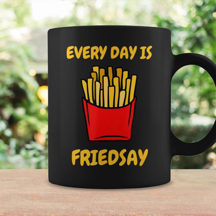 フライドポテトは毎日がフライデーモチーフのフライドポテト コーヒーマグ ギフトのアイデア