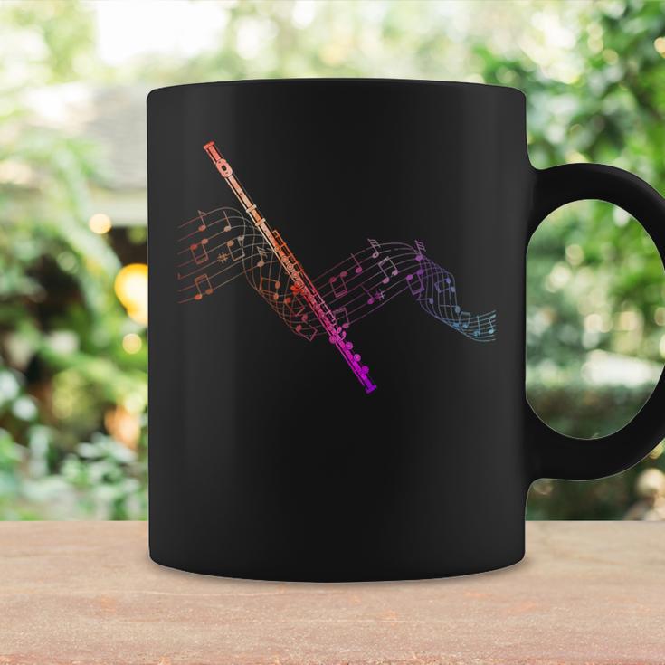 フルート用のフルート付きのカラフルな譜面。 コーヒーマグ ギフトのアイデア