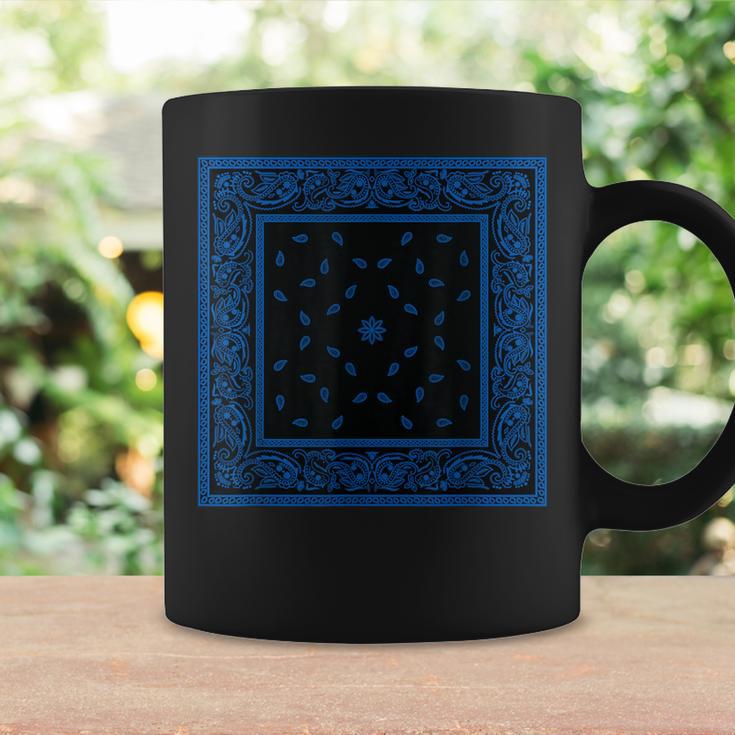 メンズ ブラックブルーバンダナプリントtシャツ ロイヤルブルーペイズリー柄 コーヒーマグ ギフトのアイデア