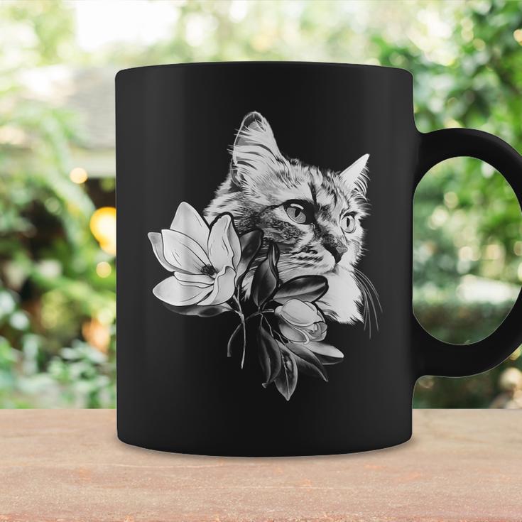 マグノリアの花と美しい猫 コーヒーマグ ギフトのアイデア