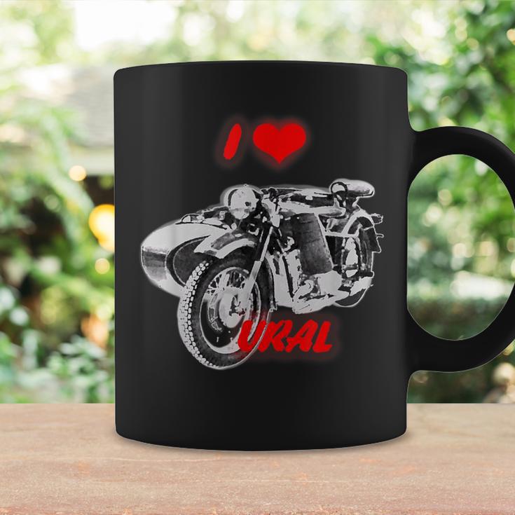 ロシアのレトロなオートバイ愛好家のためのi Love Ural コーヒーマグ ギフトのアイデア