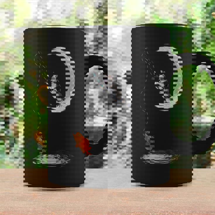 三日月で釣りをする猫 面白い猫愛好家 フィッシャー コーヒーマグ ギフトのアイデア