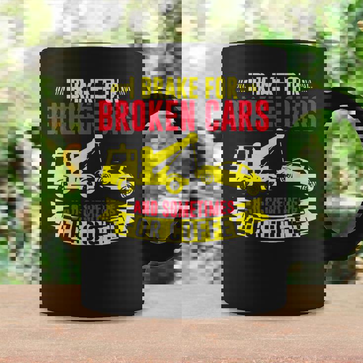 壊れた車や、時にはコーヒーレッカー車にもブレーキをかけます。 コーヒーマグ ギフトのアイデア
