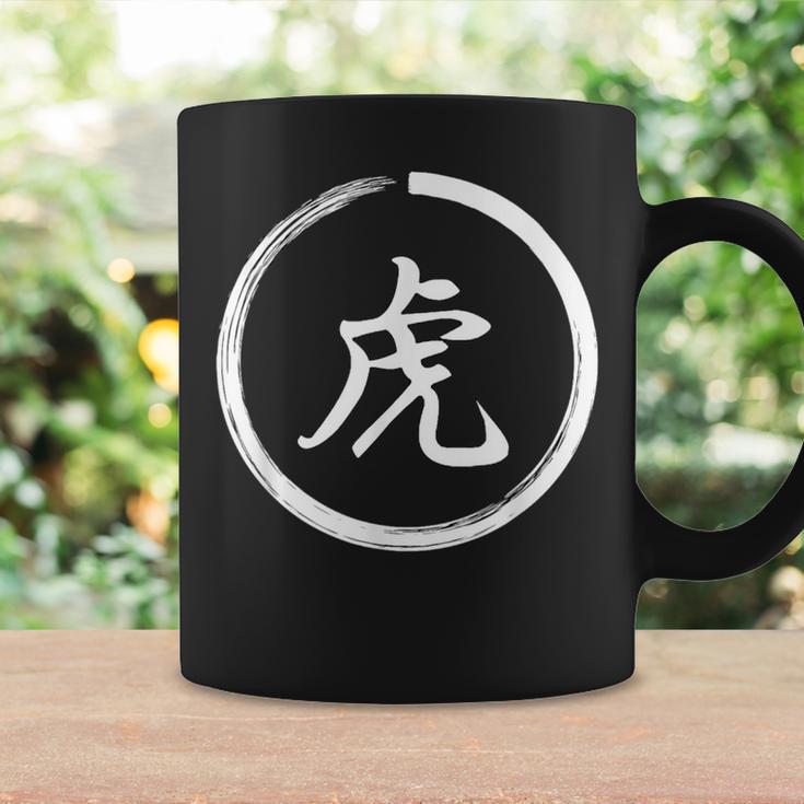 寅 トラ 漢字 漢字 日本語 シンボル コーヒーマグ ギフトのアイデア
