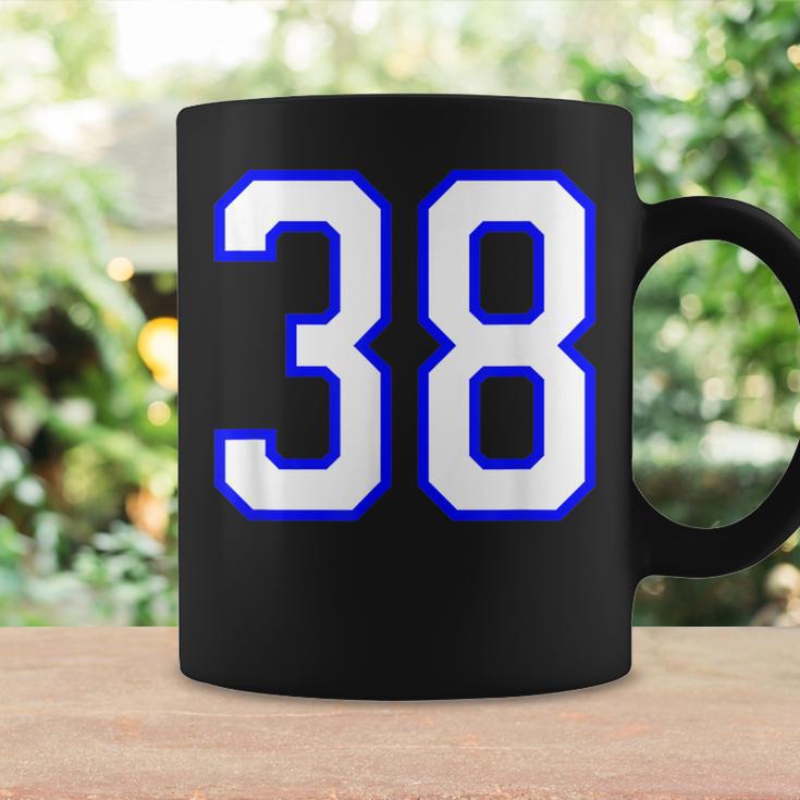 数字 38 Thirty Eight スポーツジャージ ホワイト ブルー 誕生日年齢 コーヒーマグ ギフトのアイデア