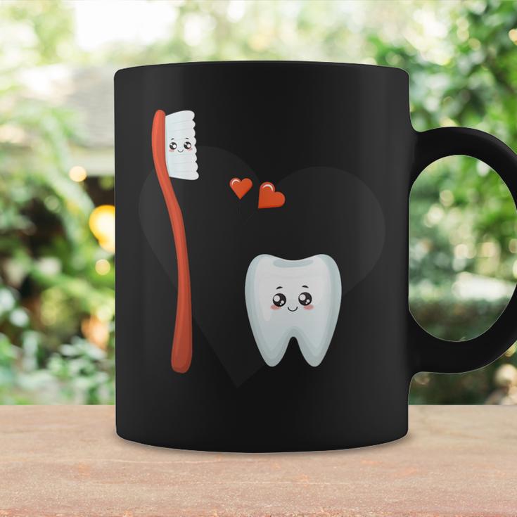 歯ブラシと歯のかわいいイラスト コーヒーマグ ギフトのアイデア