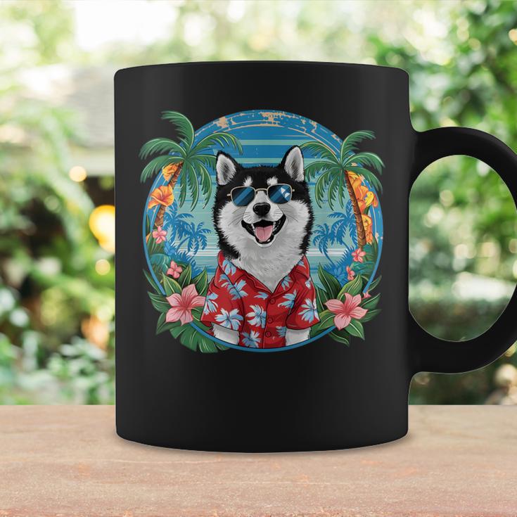 面白い 柴犬 夏 ハワイアン バイブ トロピカルビーチ コーヒーマグ ギフトのアイデア