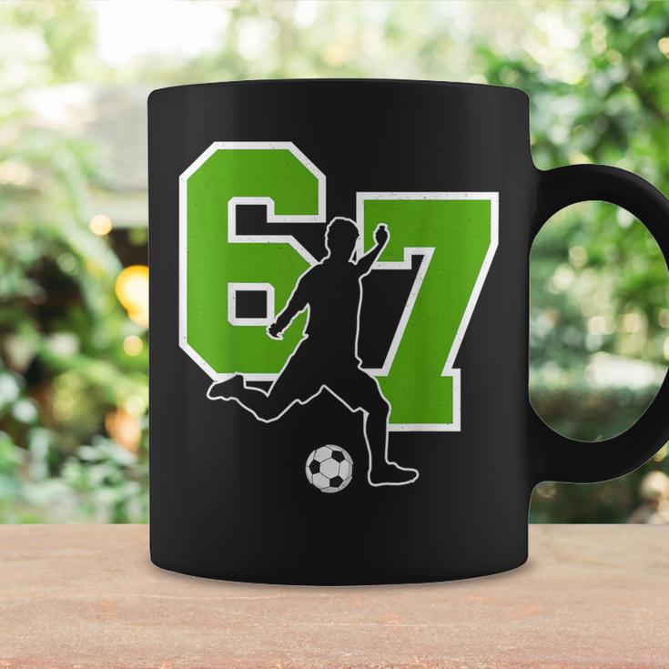 面白い67サッカー選手シックスセブンサッカースポーツチーム コーヒーマグ ギフトのアイデア