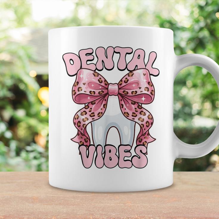 Dentalibes 歯 ピンク ヒョウ柄 弓 歯科医 コーヒーマグ ギフトのアイデア