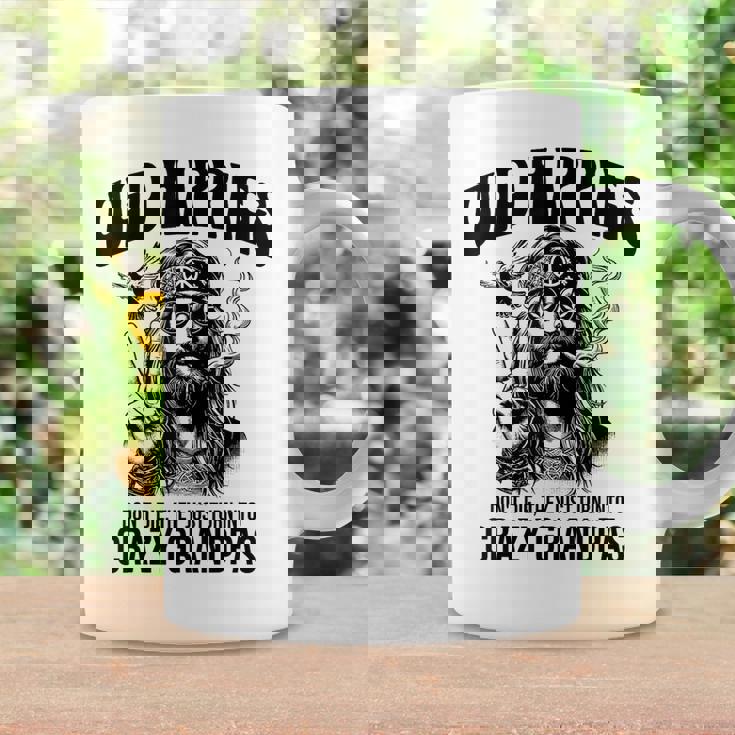 Old Hippies Don't Die They Turn Into Crazy Grandpas コーヒーマグ ギフトのアイデア