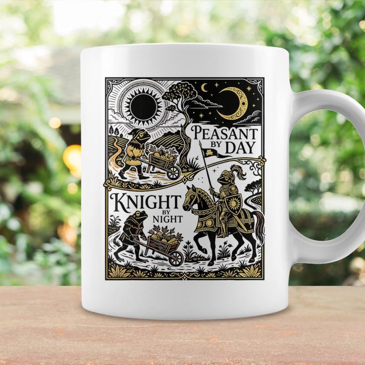 Peasant By Day Knight By Night ルネッサンスフェア ファニー カエル コーヒーマグ ギフトのアイデア