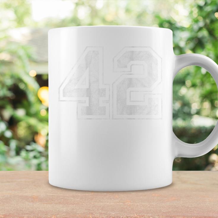 背面に42番。 コーヒーマグ ギフトのアイデア