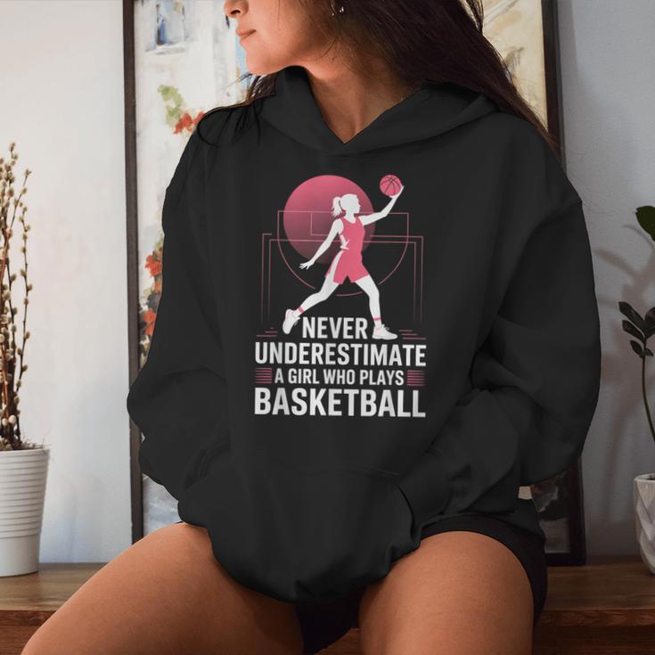 Hoops Never Underestimate A Girl Who Playing Basketball レディースパーカー 彼女への贈り物