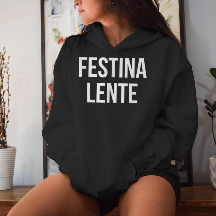 Make Hastelowly Festina Lente ラテン語インスピレーション引用 レディースパーカー 彼女への贈り物