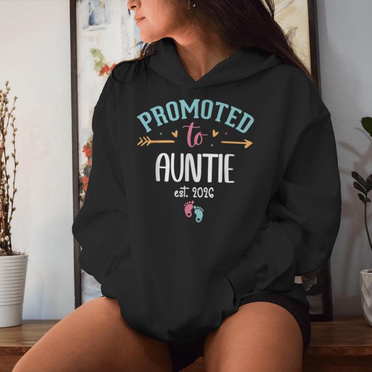 Promoted To Auntie 2026 First Time Aunt Est 2026 Aunty To Be レディースパーカー 彼女への贈り物