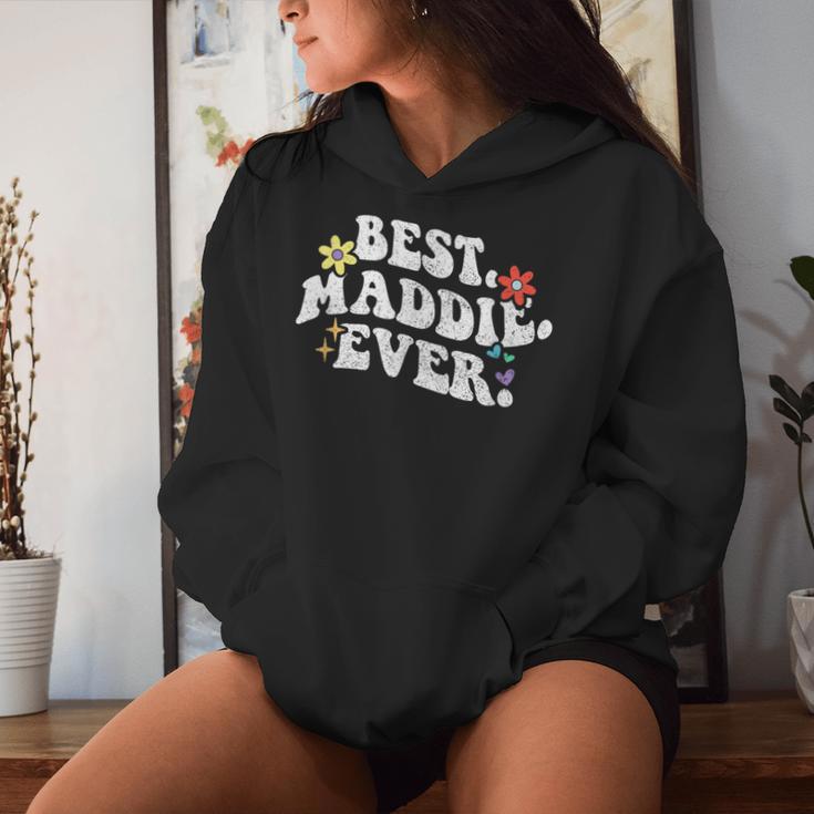 Retro Groovy Best Maddie Ever ファーストネーム 母の日 女の子 レディースパーカー 彼女への贈り物
