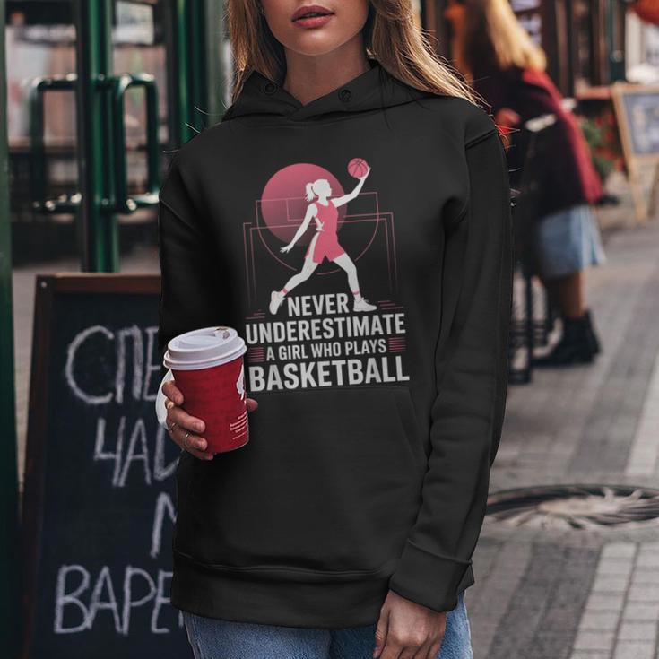 Hoops Never Underestimate A Girl Who Playing Basketball レディースパーカー 面白い贈り物