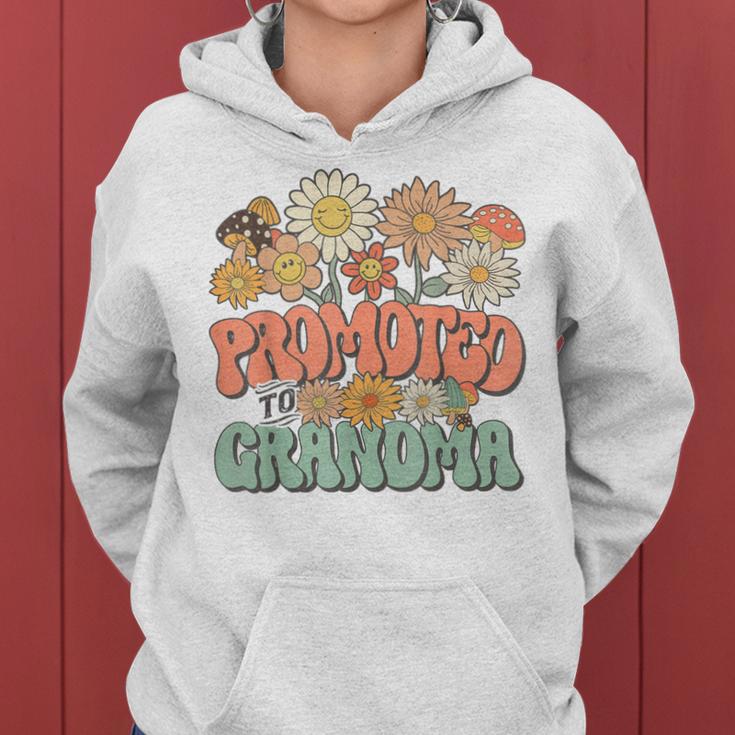 Promoted To Grandma Expecting Baby Daisy Groovy Wildflower レディースパーカー
