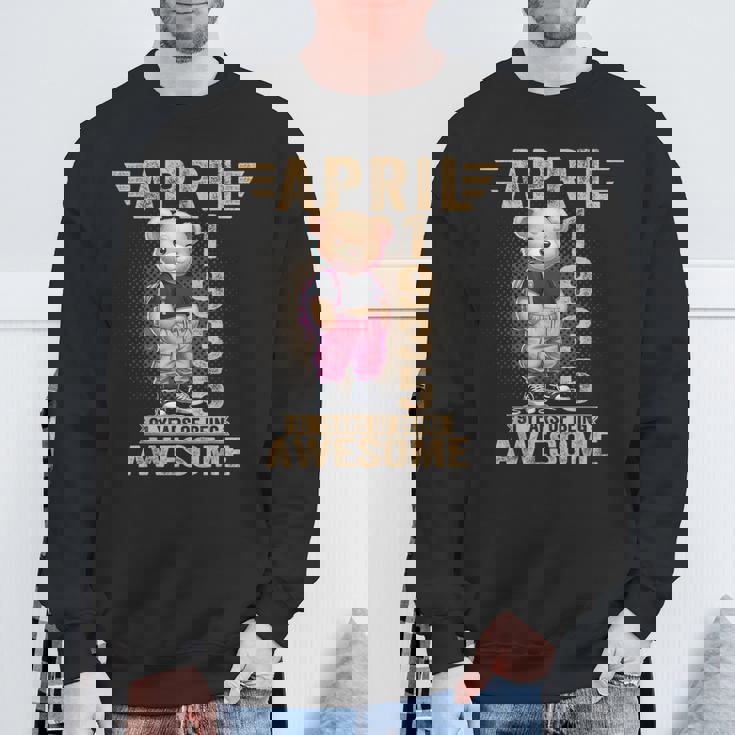 1935年4月 91歳の誕生日 91歳のテディベア Being Awesome スウェットシャツ 高齢者への贈り物