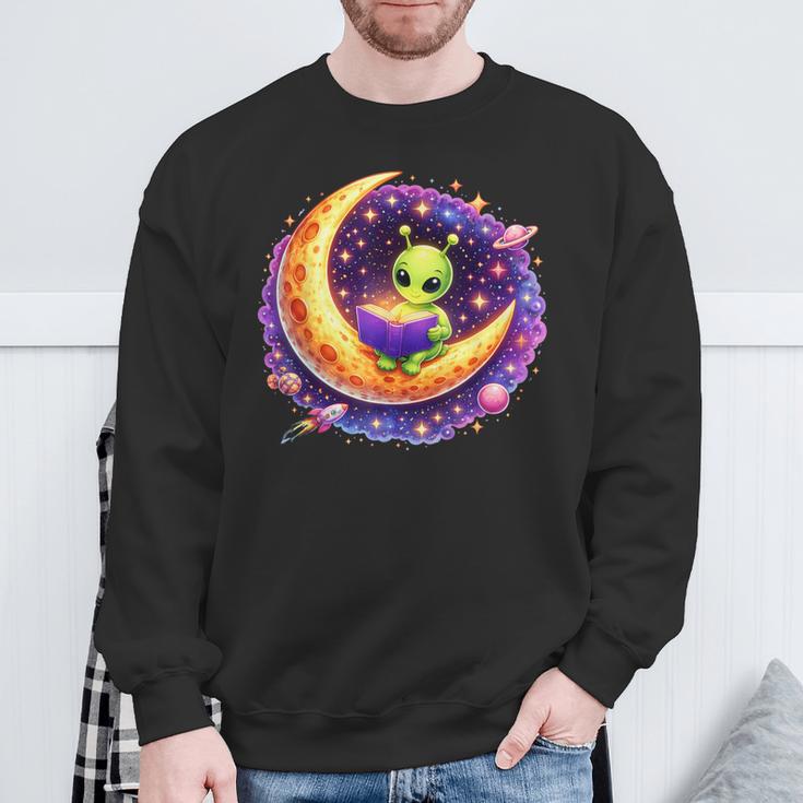 Alien Reading Book UFO Moon Space Astronomy Sweatshirt Gifts for Old Men