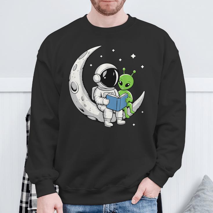 Astronaut Alien Reading Book Moon Space Sweatshirt Gifts for Old Men