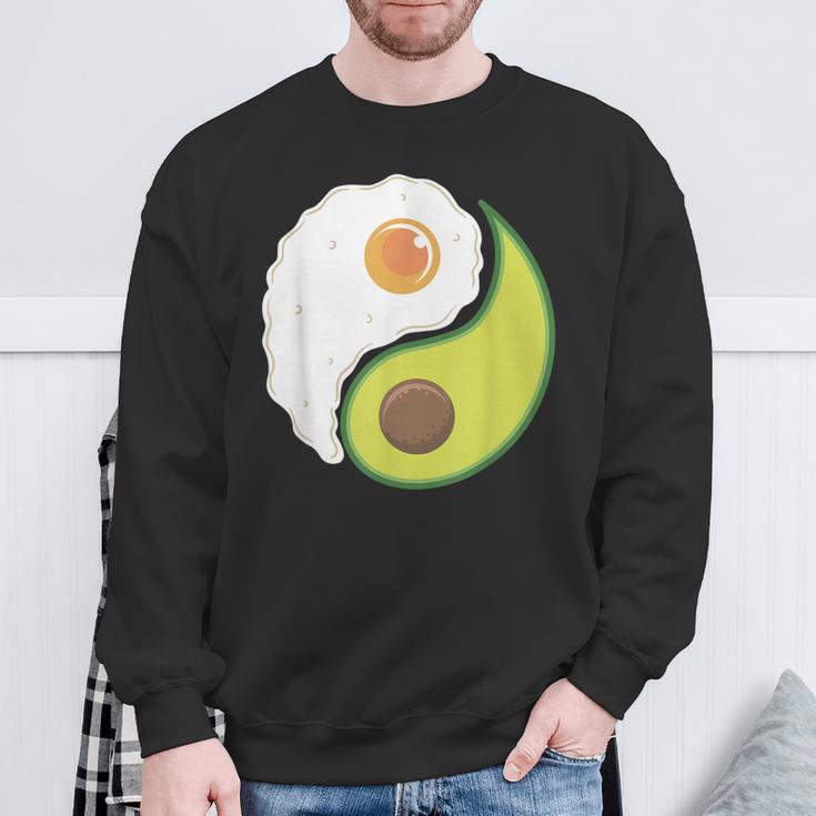 Avocado And Eggs Keto Diet Healthy Eating Yin Yang Yin Yang スウェットシャツ 高齢者への贈り物