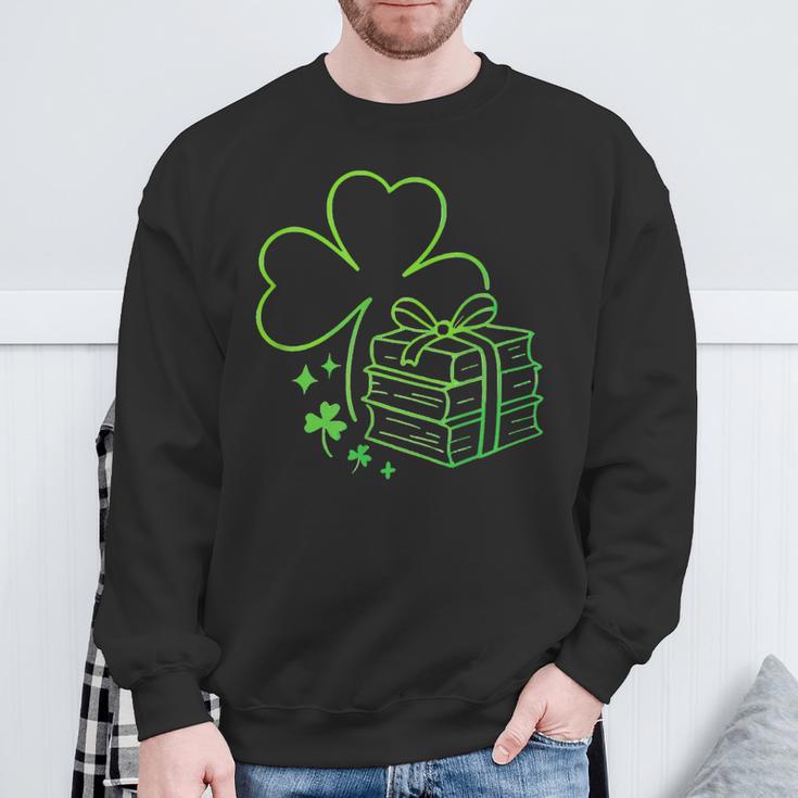 Book Lover St Patrick Day Librarian Teacher St Paddys Sweatshirt Gifts for Old Men