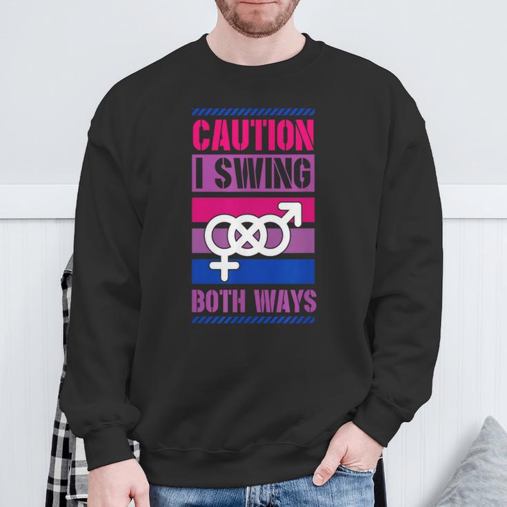 Caution Iwing Both Ways バイセクシャル プライド ジョーク スウェットシャツ 高齢者への贈り物