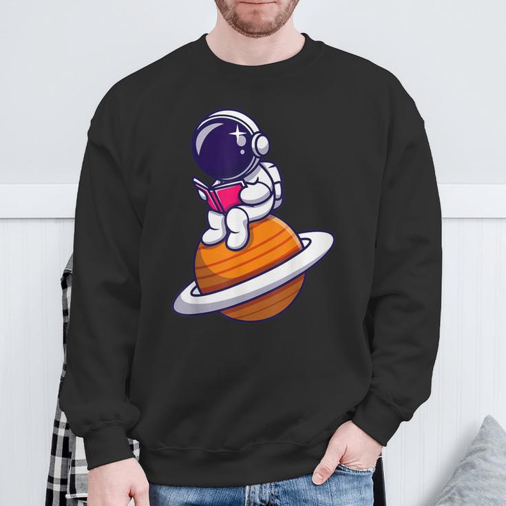Cute Astronaut Read A Book Sweatshirt Gifts for Old Men Cute Astronaut Read A Book Sweatshirt Gifts for Old Men