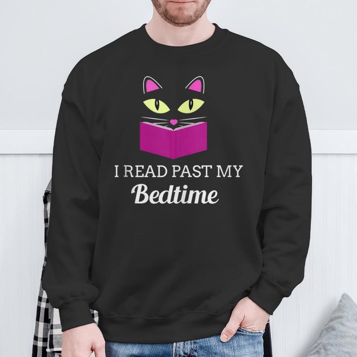 Cute Cat Reading Book Lover Graphic Sweatshirt Gifts for Old Men