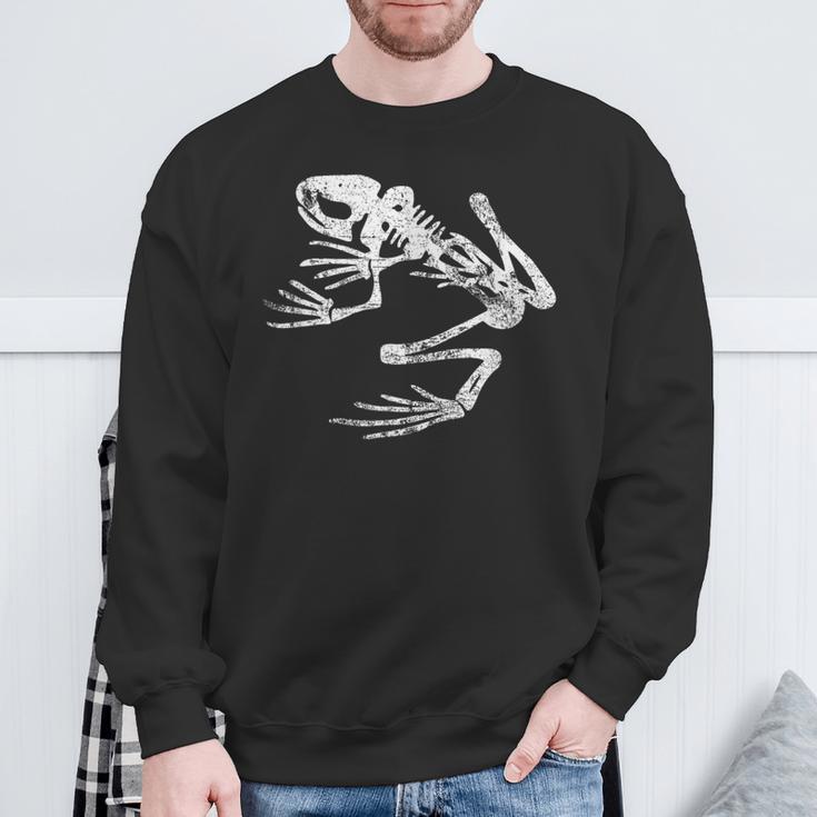 Frogman Bonefrog アンティーク調ホワイトプリント スウェットシャツ 高齢者への贈り物