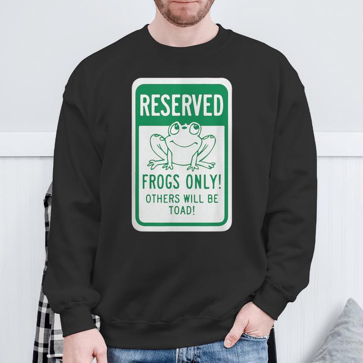 Frogs OnlyOthers Will Be Toad- Frog Pun スウェットシャツ 高齢者への贈り物