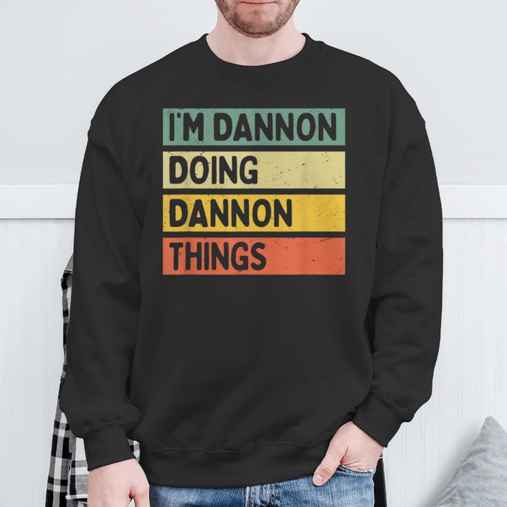 I'm Dannon Doing Dannon Things 面白い名言 スウェットシャツ 高齢者への贈り物