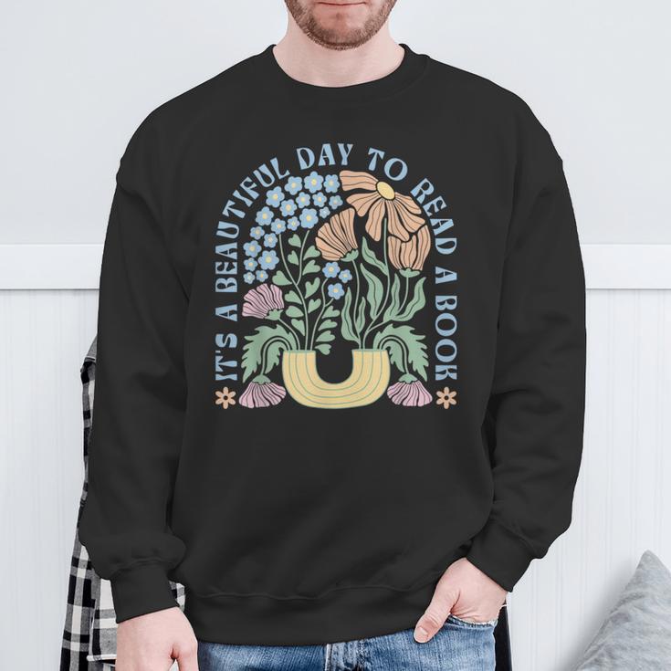 It's A Beautiful Day To Read A Book Librarian Book Lover Sweatshirt Gifts for Old Men