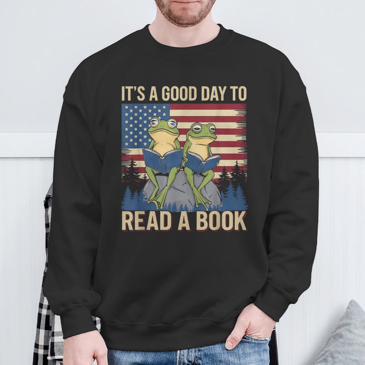 It's A Good Day To Read A Book Frog Vintage USA FLag Sweatshirt Gifts for Old Men