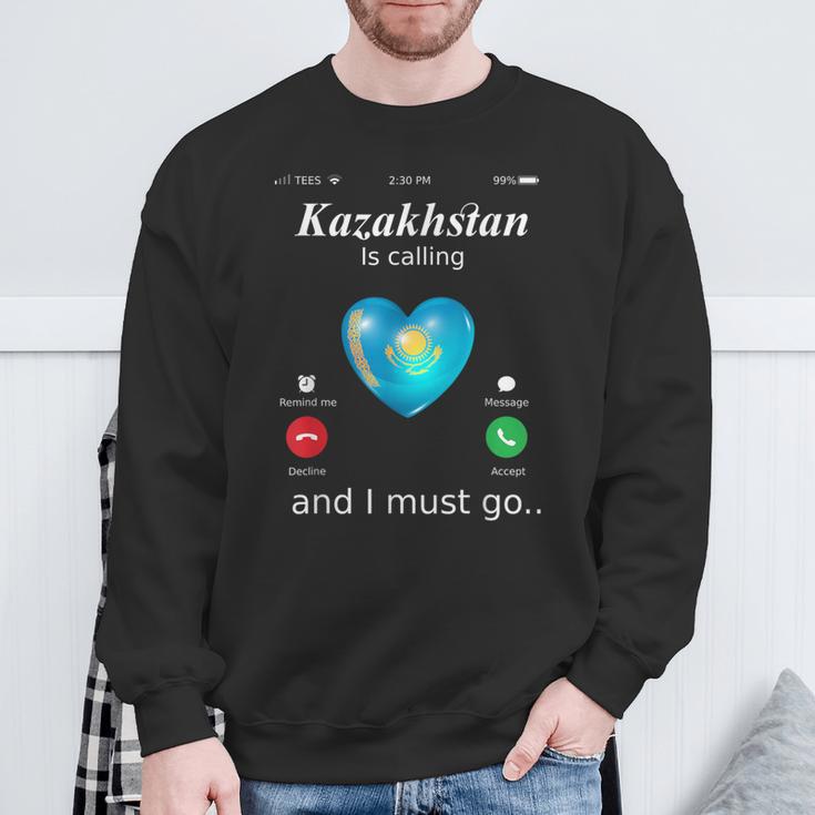 Kazakhstan Ruft Und Ich Muss Gehen カザフスタン国旗tシャツ スウェットシャツ 高齢者への贈り物