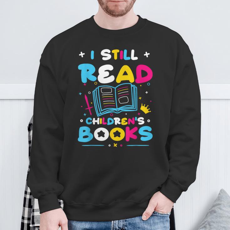 Kindergarten Teacher I Still Read Childrens Books Sweatshirt Gifts for Old Men