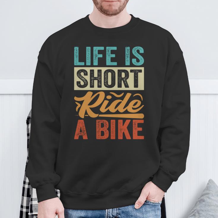 Life Ishort Ride A Bike Motorcycle Rider 長袖tシャツ スウェットシャツ 高齢者への贈り物