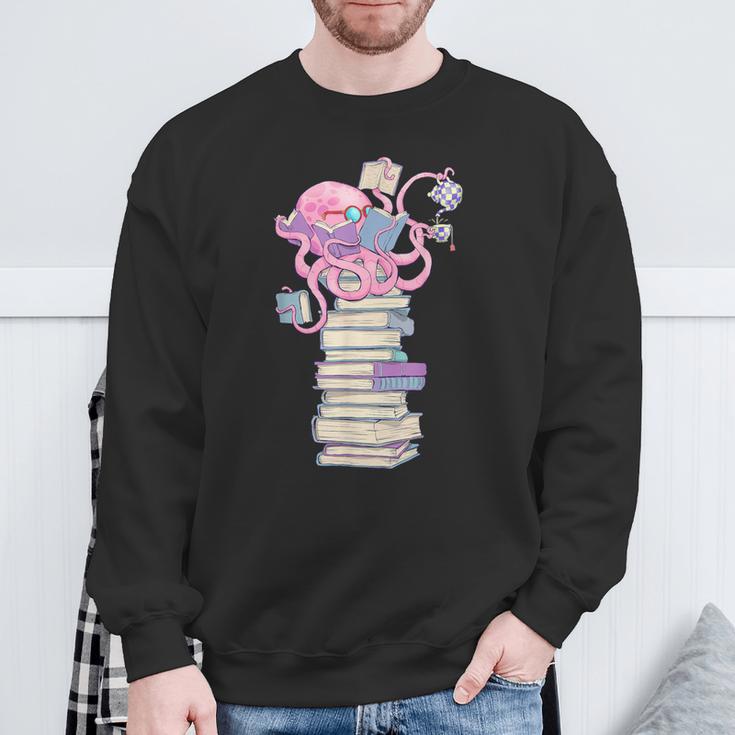 Octopus Bookworm Fun Reading Tee For Book Lovers Sweatshirt Gifts for Old Men